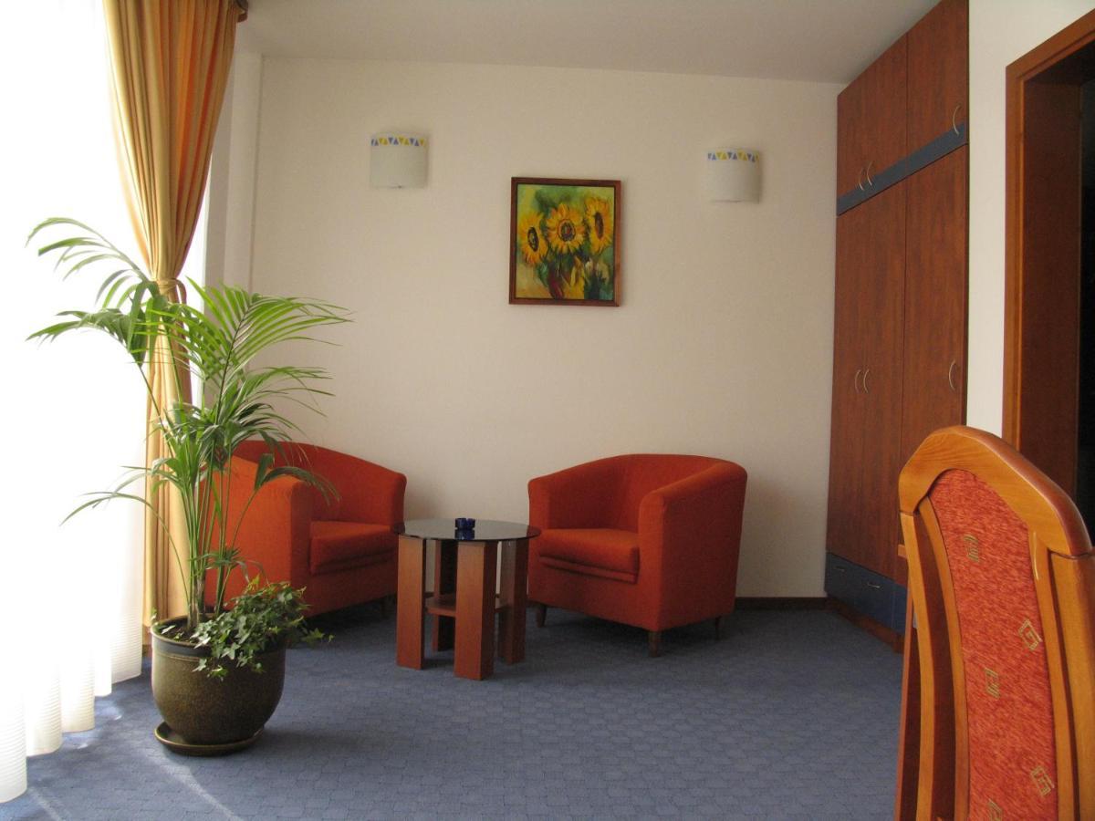 סופיה Hotel Latinka מראה חיצוני תמונה